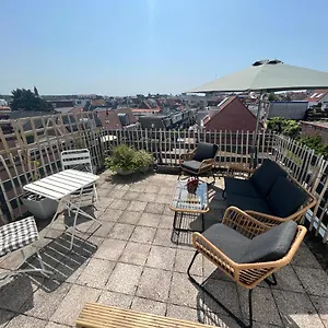 Mel's 2 Aparthotel